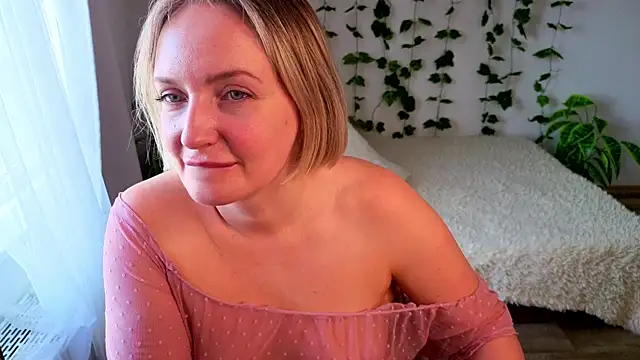 MonikFoxi online show from 07/04/26, 04:29