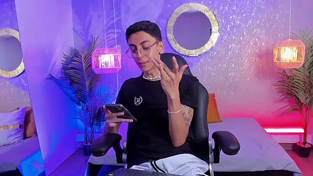 Snapshot of Gio_carangi chatting on 04/16/26, 02:56 Gio carangi online show from 04/16/26, 02:56