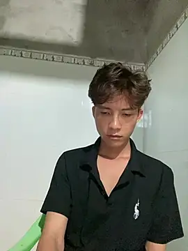 Nguyencuong1999 online show from 05/17/26, 10:22