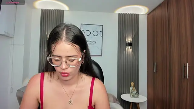 Snapshot of Nanaa_snow chatting on 05/22/26, 04:30 Nanaa snow online show from 05/22/26, 04:30