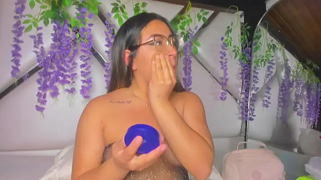 Snapshot of Freyaa_Millerr chatting on 04/19/26, 03:50 Freyaa Millerr online show from 04/19/26, 03:50