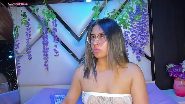 Snapshot of Freyaa_Millerr chatting on 05/31/26, 03:26 Freyaa Millerr online show from 05/31/26, 03:26