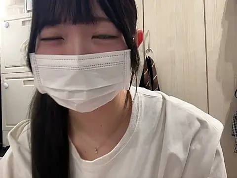 y-u-r-a-33 online show from 06/17/26, 07:44