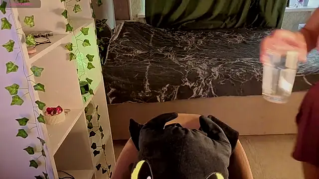 dark honey  online show from 07/27/26, 04:03