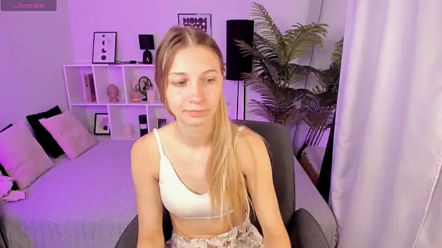 Snapshot of LauraPurr chatting on 06/09/26, 06:58 LauraPurr online show from 06/09/26, 06:58