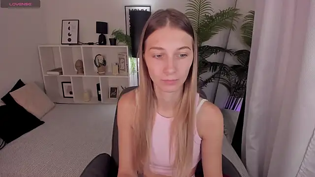 LauraPurr online show from 07/16/26, 06:30