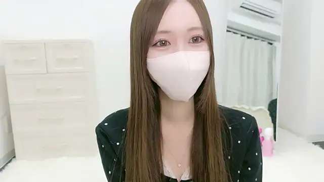 Snapshot of salachan_v chatting on 03/21/26, 12:32 salachan v online show from 03/21/26, 12:32