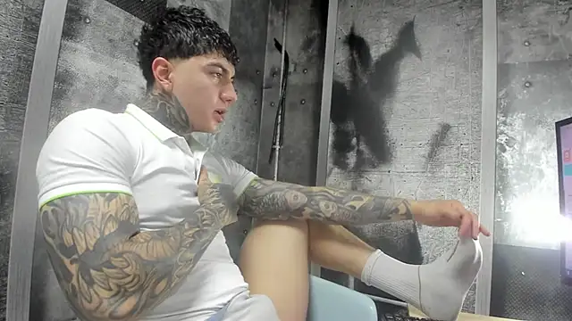 Snapshot of Gury_tattoo chatting on 05/18/26, 07:41 Gury tattoo online show from 05/18/26, 07:41
