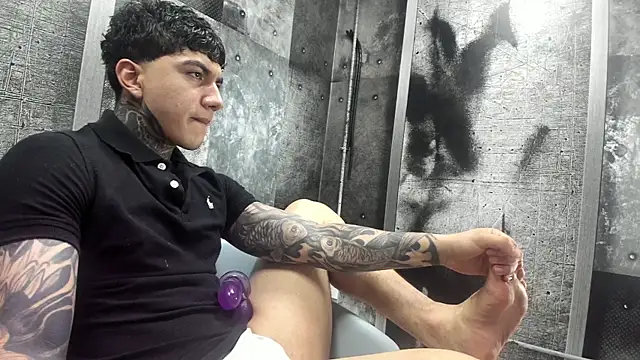 Snapshot of Gury_tattoo chatting on 05/29/26, 08:18 Gury tattoo online show from 05/29/26, 08:18