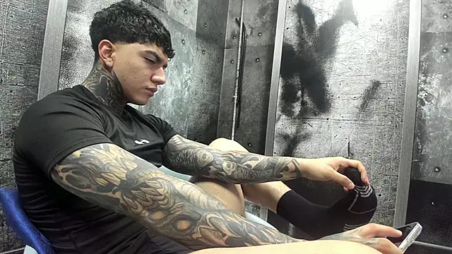 Snapshot of Gury_tattoo chatting on 06/05/26, 08:47 Gury tattoo online show from 06/05/26, 08:47