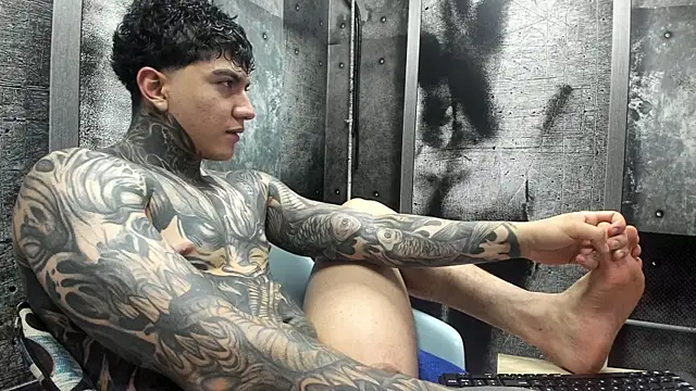Snapshot of Gury_tattoo chatting on 06/11/26, 01:05 Gury tattoo online show from 06/11/26, 01:05