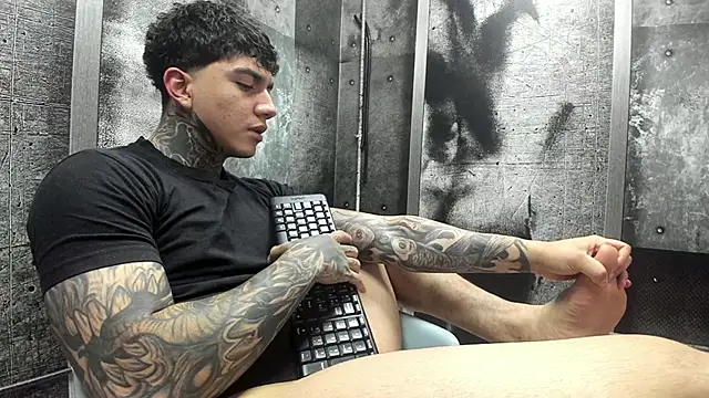 Snapshot of Gury_tattoo chatting on 06/11/26, 07:34 Gury tattoo online show from 06/11/26, 07:34