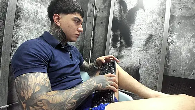 Snapshot of Gury_tattoo chatting on 06/12/26, 11:35 Gury tattoo online show from 06/12/26, 11:35