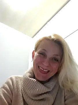 Snapshot of MiaLove183 chatting on 04/08/26, 01:11 MiaLove183 online show from 04/08/26, 01:11