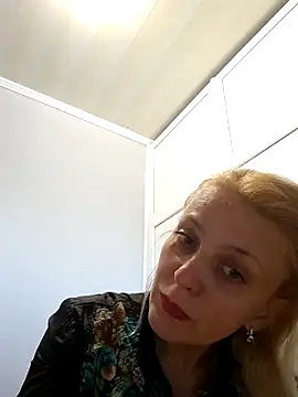 Snapshot of MiaLove183 chatting on 04/19/26, 08:35 MiaLove183 online show from 04/19/26, 08:35