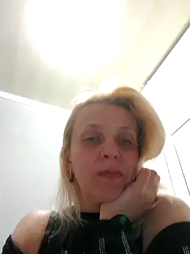 Snapshot of MiaLove183 chatting on 05/11/26, 02:45 MiaLove183 online show from 05/11/26, 02:45