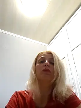 Snapshot of MiaLove183 chatting on 06/07/26, 08:29 MiaLove183 online show from 06/07/26, 08:29