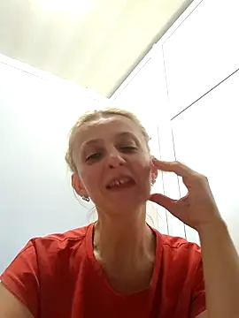 MiaLove183 online show from 07/04/26, 10:43