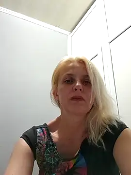 MiaLove183 online show from 07/15/26, 02:44