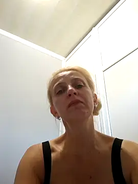 MiaLove183 online show from 07/26/26, 08:32