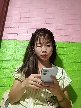 Snapshot of AmyLinee01 chatting on 06/04/26, 05:13 AmyLinee01 online show from 06/04/26, 05:13