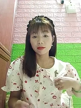 Snapshot of AmyLinee01 chatting on 06/08/26, 03:12 AmyLinee01 online show from 06/08/26, 03:12