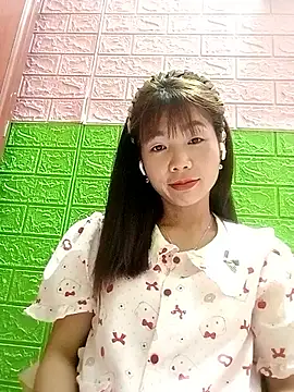 Snapshot of AmyLinee01 chatting on 06/11/26, 06:39 AmyLinee01 online show from 06/11/26, 06:39