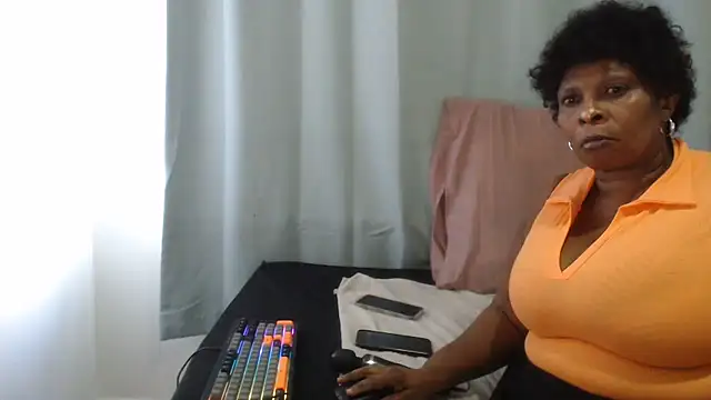 Lucia-boobs online show from 07/30/26, 03:00