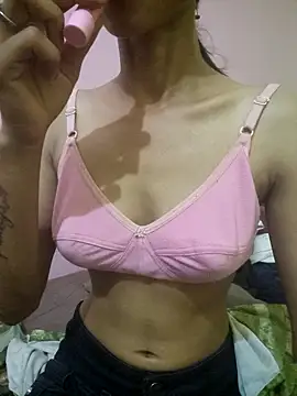 Snapshot of Curvy_Amyra chatting on 05/18/26, 06:03 Curvy Amyra online show from 05/18/26, 06:03