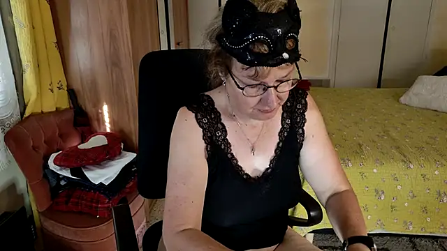 Chrismaturefrench online show from 07/05/26, 08:43