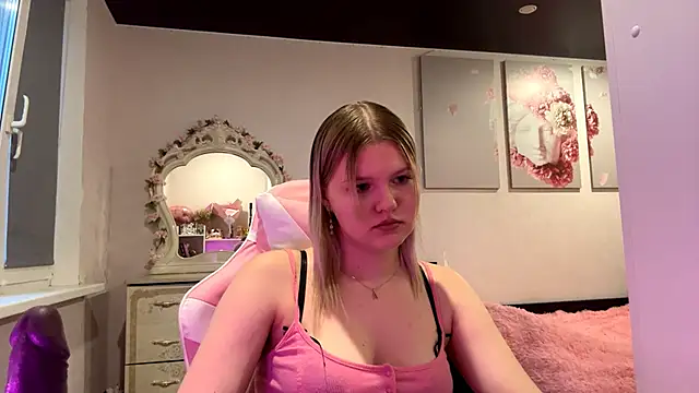 SweettAnny online show from 06/13/26, 05:55