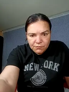 Snapshot of Zuleyka_69 chatting on 04/13/26, 11:05 Zuleyka 69 online show from 04/13/26, 11:05