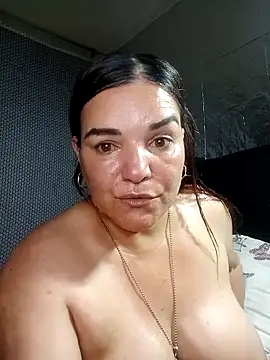 Snapshot of Zuleyka_69 chatting on 04/21/26, 01:42 Zuleyka 69 online show from 04/21/26, 01:42