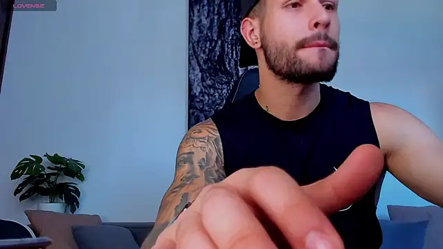 Snapshot of Santos_ramirez1 chatting on 06/11/26, 03:32 Santos ramirez1 online show from 06/11/26, 03:32