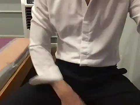 17Komodo online show from 07/08/26, 04:00