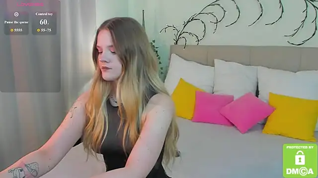 Snapshot of Emma_peach chatting on 06/10/26, 07:51 Emma peach online show from 06/10/26, 07:51