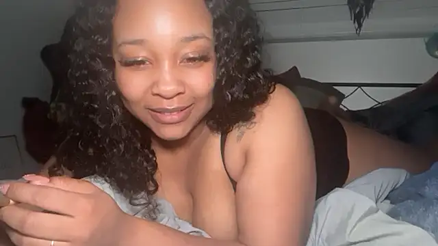 Snapshot of Yourmommysilk chatting on 03/27/26, 12:05 Yourmommysilk online show from 03/27/26, 12:05