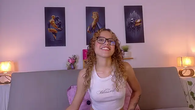 lia valmont 01 online show from 05/25/26, 06:58