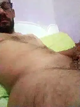Snapshot of Alimohamed08 chatting on 05/15/26, 11:01 Alimohamed08 online show from 05/15/26, 11:01