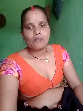 Snapshot of Shivani09900 chatting on 06/05/26, 05:25 Shivani09900 online show from 06/05/26, 05:25