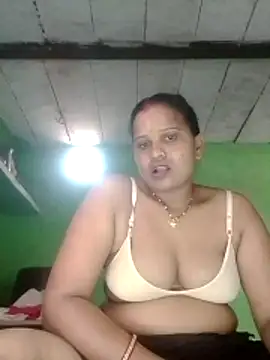 Shivani09900 online show from 06/16/26, 08:39