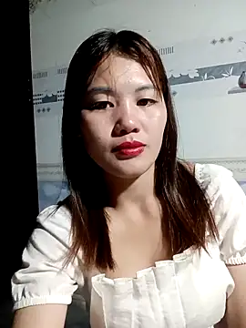 Snapshot of meg_06 chatting on 05/05/26, 01:52 meg 06 online show from 05/05/26, 01:52