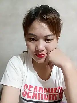 Snapshot of meg_06 chatting on 05/21/26, 05:09 meg 06 online show from 05/21/26, 05:09
