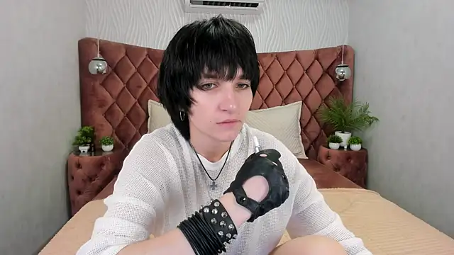 Snapshot of AdonBev chatting on 06/07/26, 06:28 AdonBev online show from 06/07/26, 06:28
