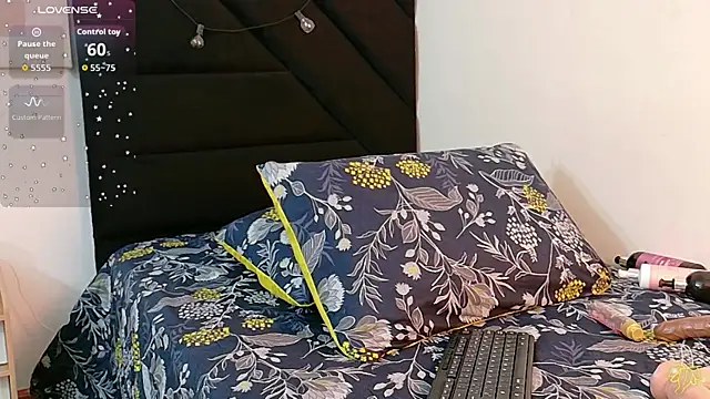 skinnyindiansluttt online show from 07/26/26, 12:45