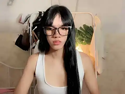 Leijona Milker online show from 07/28/26, 08:43