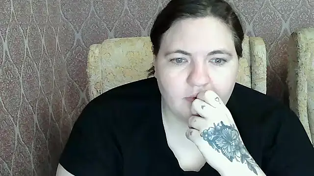Snapshot of ElviraOreilllyX chatting on 04/23/26, 04:42 ElviraOreilllyX online show from 04/23/26, 04:42