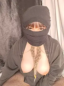 Snapshot of NomiHana chatting on 06/13/26, 02:31 NomiHana online show from 06/13/26, 02:31