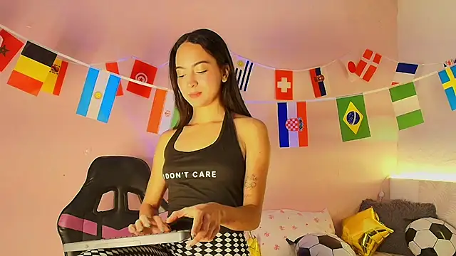Daphne Rosse online show from 06/14/26, 12:07