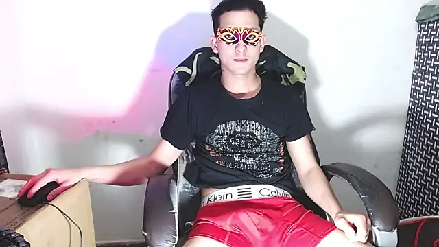 Snapshot of SexyboyHot2000 chatting on 06/13/26, 10:29 SexyboyHot2000 online show from 06/13/26, 10:29